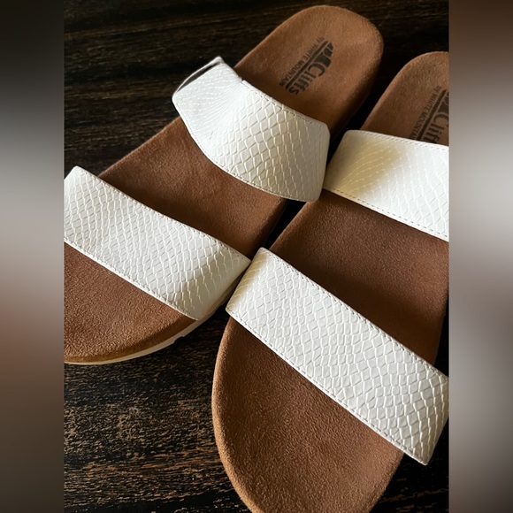 Cliffs by White Mountain White Stripe Sandals  Size 10 - Picture 7 of 8